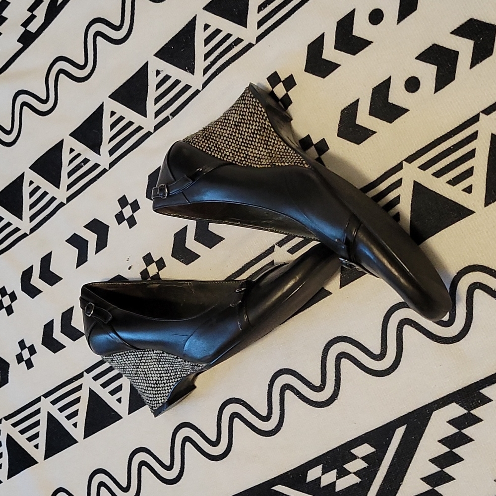 Shoes - Picture 4 of 4